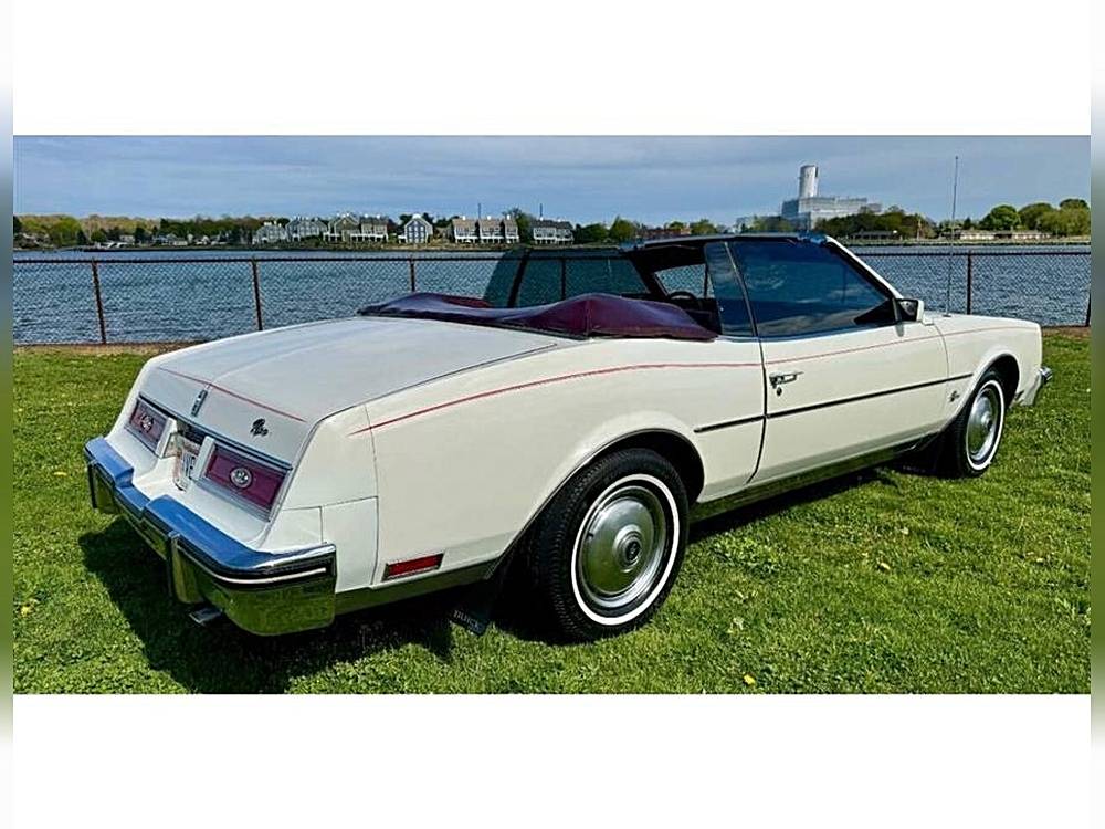Buick-riviera-1983-white-16