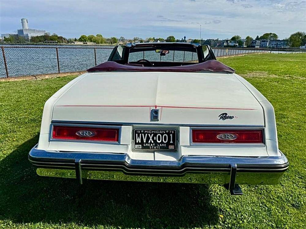 Buick-riviera-1983-white-17