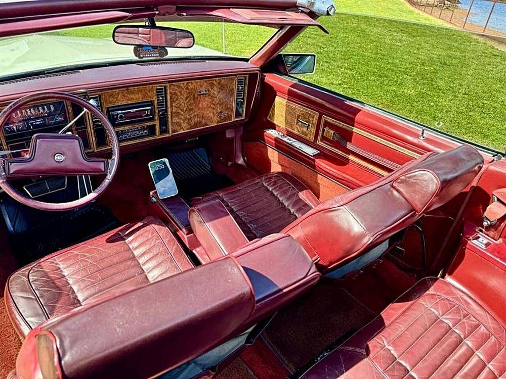 Buick-riviera-1983-white-23
