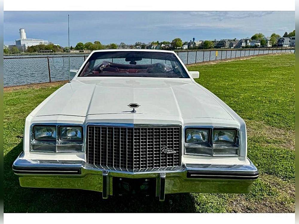 Buick-riviera-1983-white-8