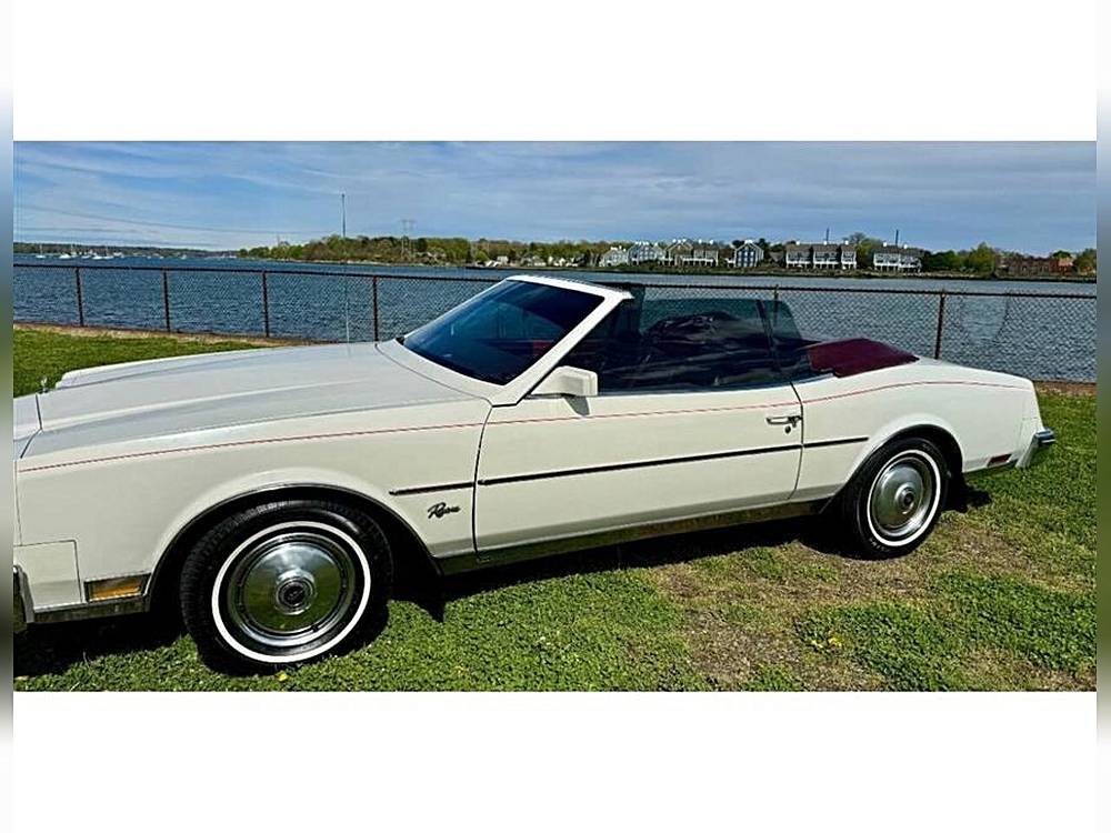 Buick-riviera-1983-white-9