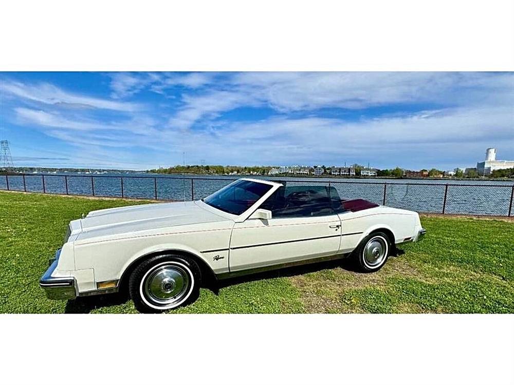 Buick-riviera-1983-white