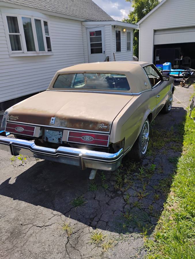 Buick-riviera-1985-3