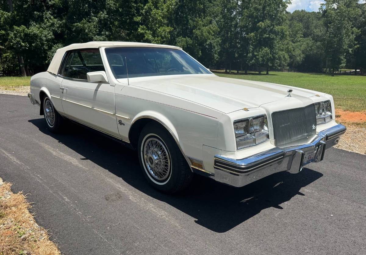 Buick-riviera-1985-white-1