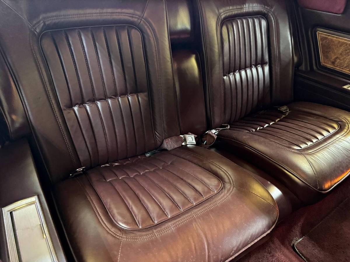 Buick-riviera-1985-white-12