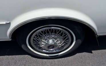 Buick-riviera-1985-white-19