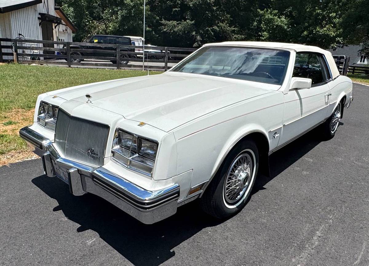 Buick-riviera-1985-white-23