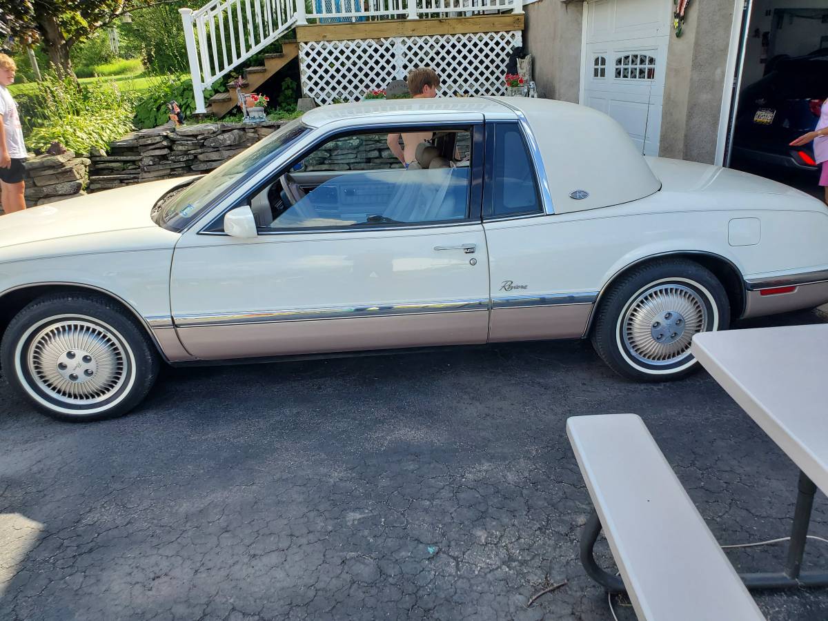 Buick-riviera-1990-white-1