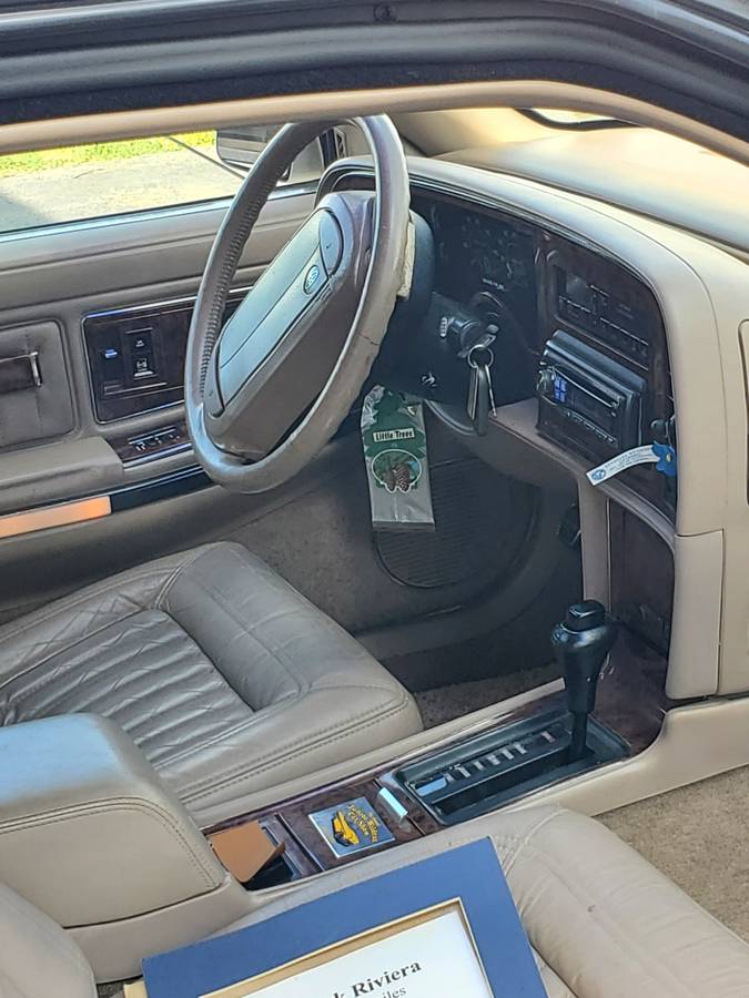 Buick-riviera-1990-white-2