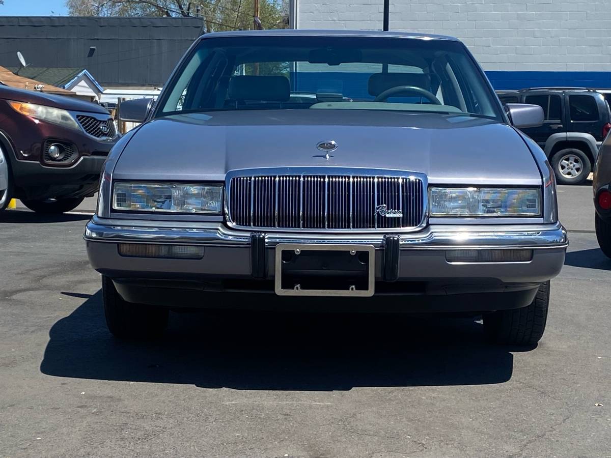 Buick-riviera-1991-brown-4