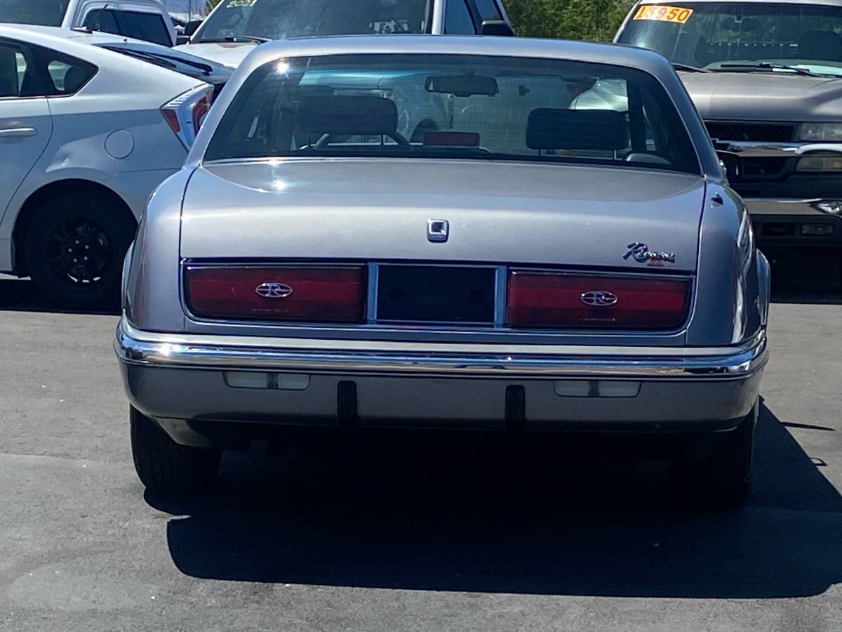 Buick-riviera-1991-brown-7