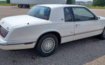 Buick-riviera-1991-white-1