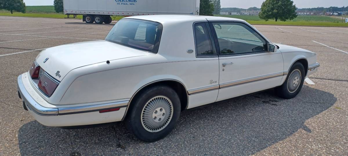Buick-riviera-1991-white-2