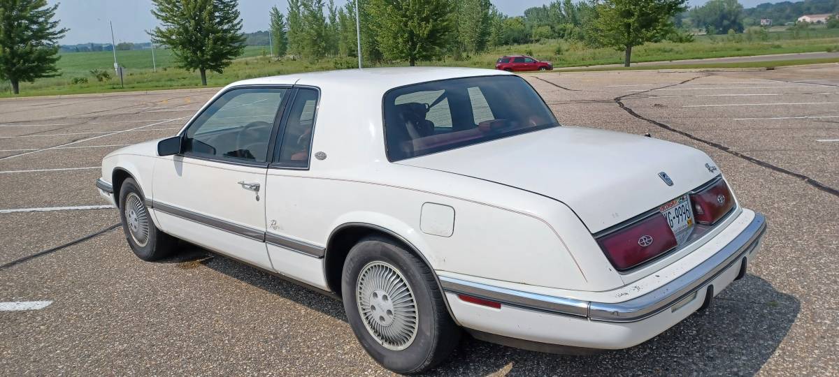 Buick-riviera-1991-white-3