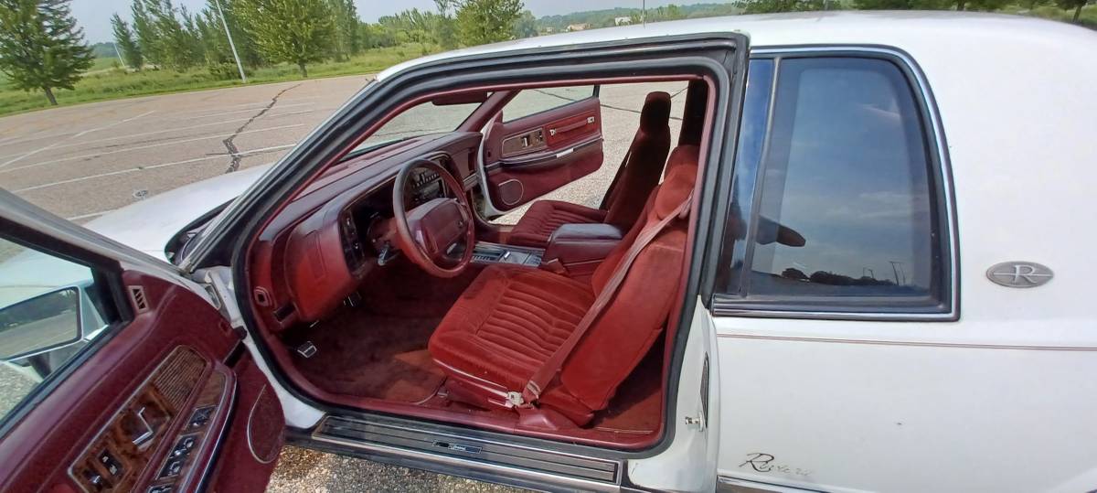 Buick-riviera-1991-white-8