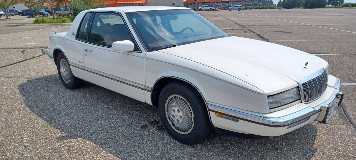 Buick-riviera-1991-white