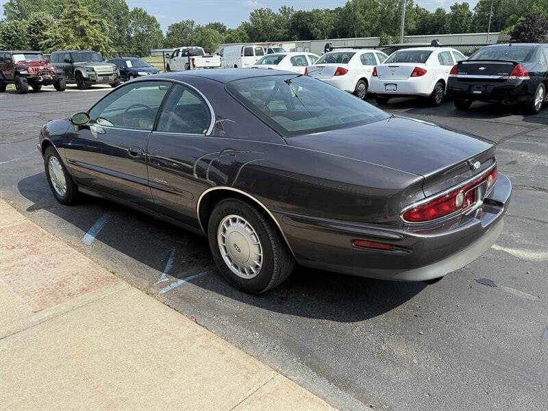 Buick-riviera-1995-2