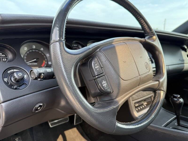 Buick-riviera-1995-9