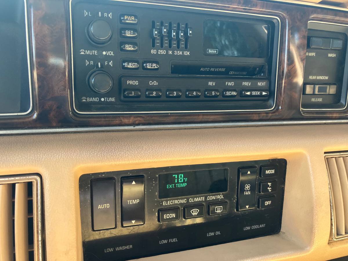 Buick-roadmaster-estate-wagon-1992-brown-15