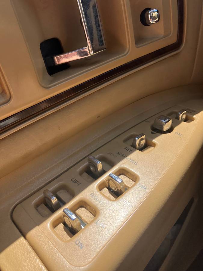 Buick-roadmaster-estate-wagon-1992-brown-16