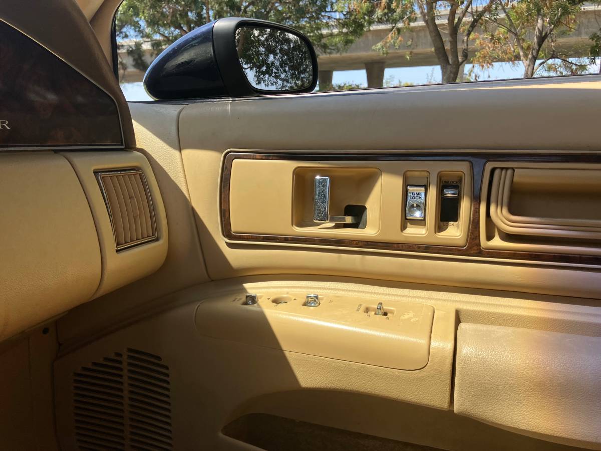 Buick-roadmaster-estate-wagon-1992-brown-17