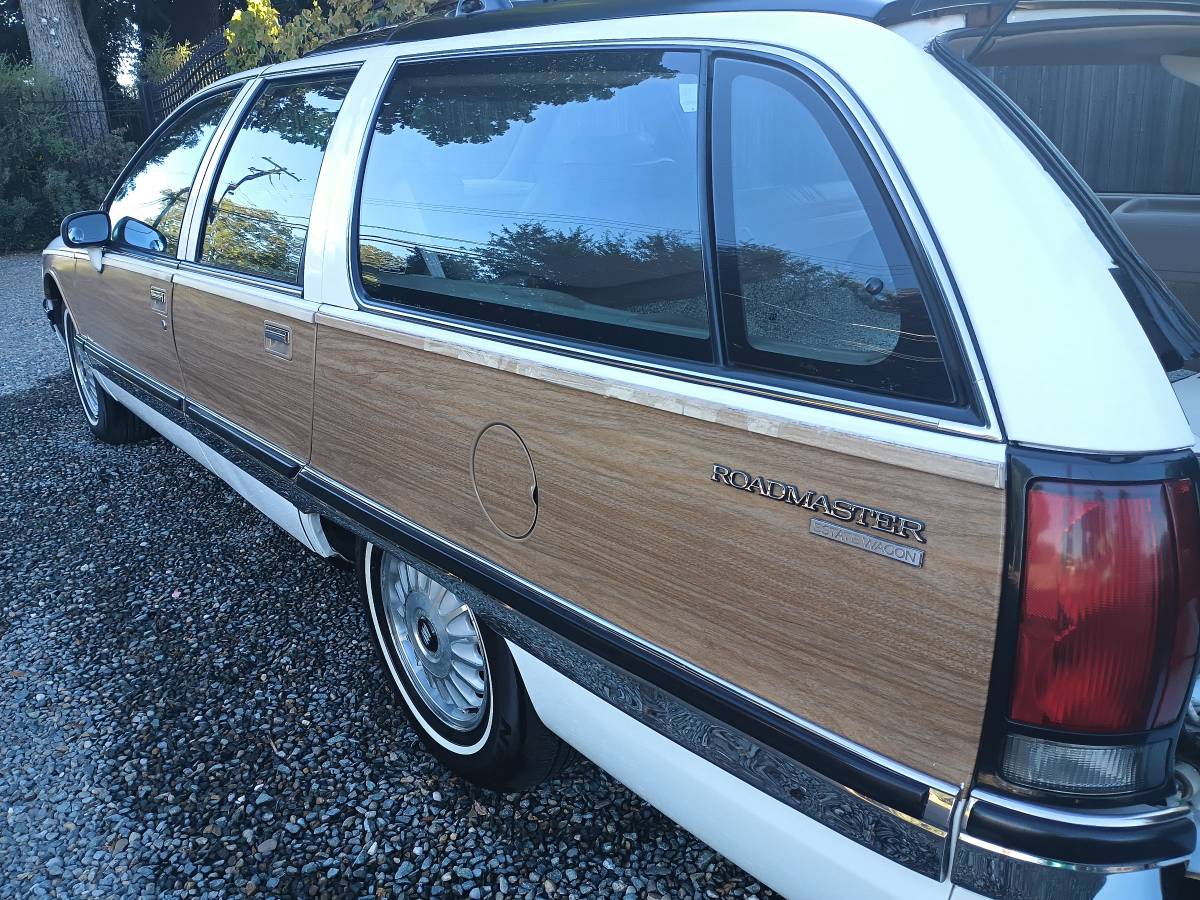 Buick-roadmaster-estate-wagon-1994-white-2