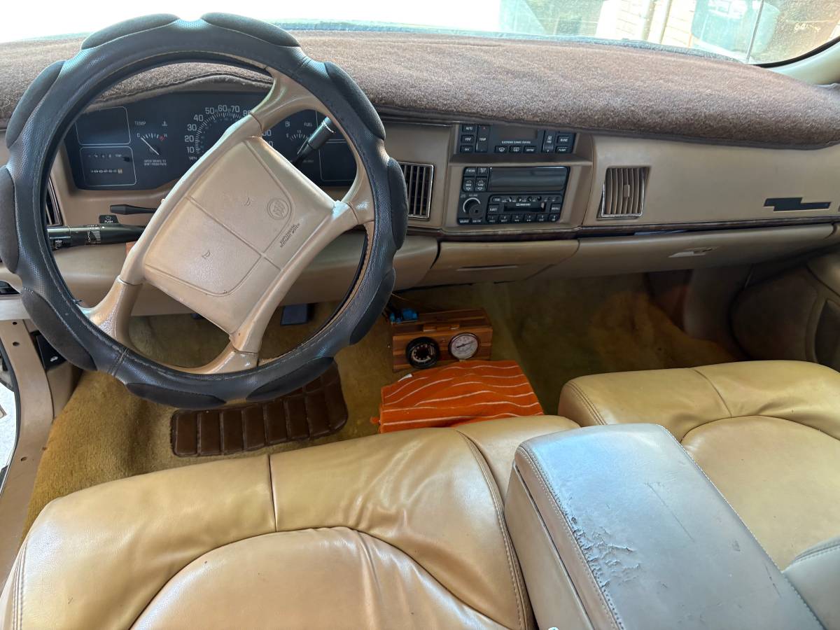 Buick-roadmaster-estate-wagon-1995-white-1
