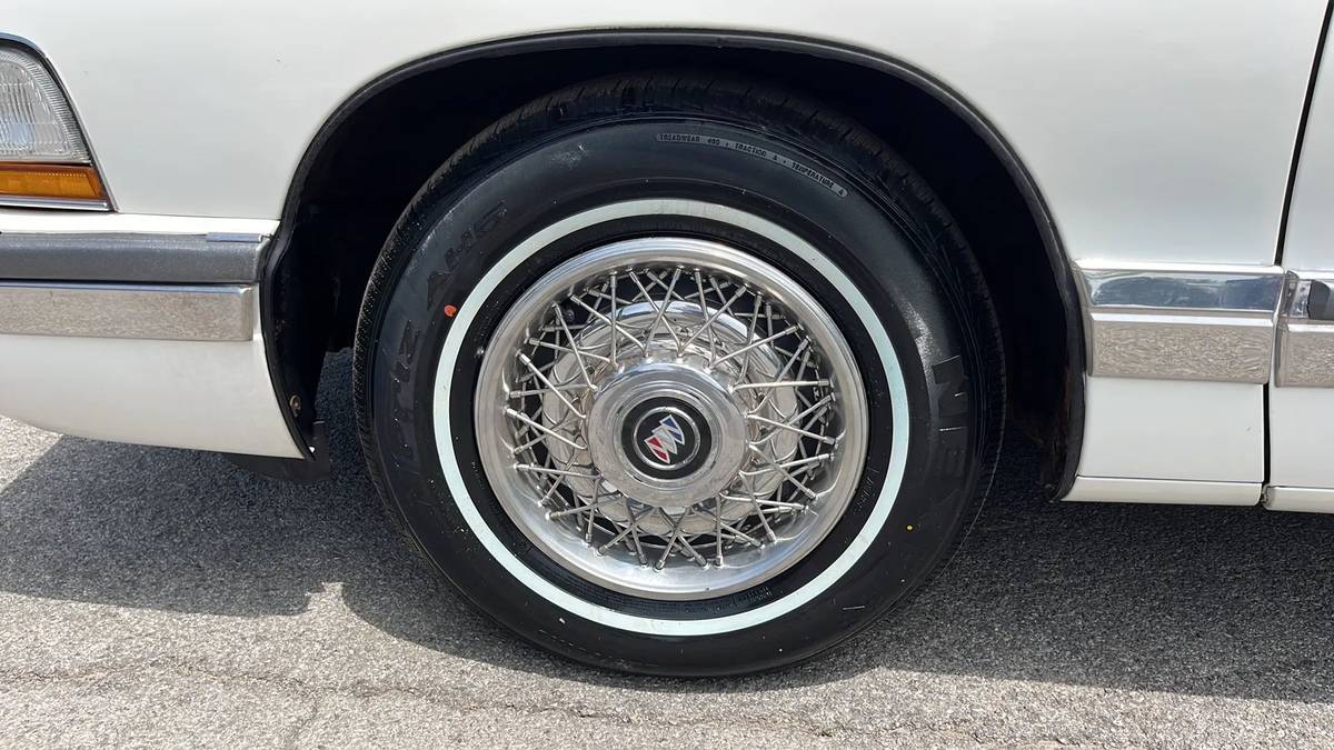Buick-roadmaster-limited-1992-white-11