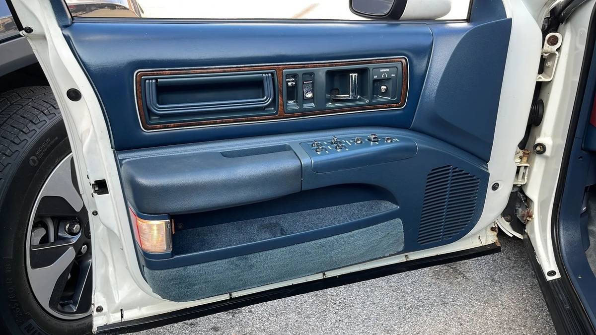 Buick-roadmaster-limited-1992-white-12