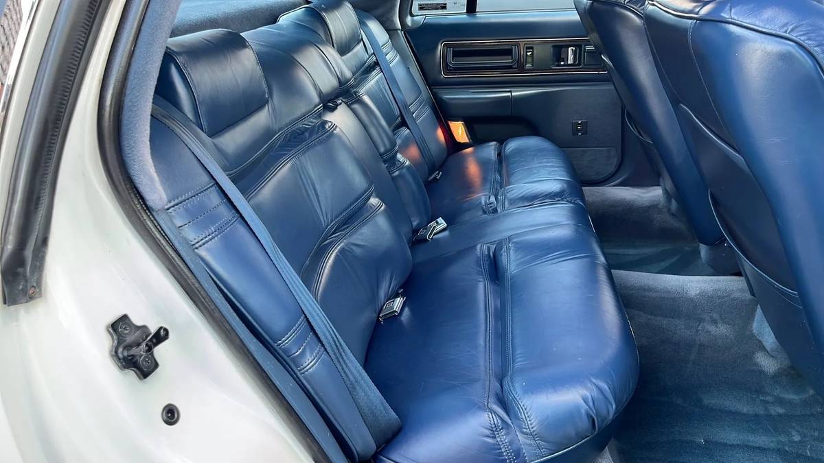 Buick-roadmaster-limited-1992-white-15