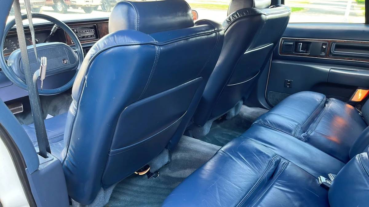 Buick-roadmaster-limited-1992-white-16