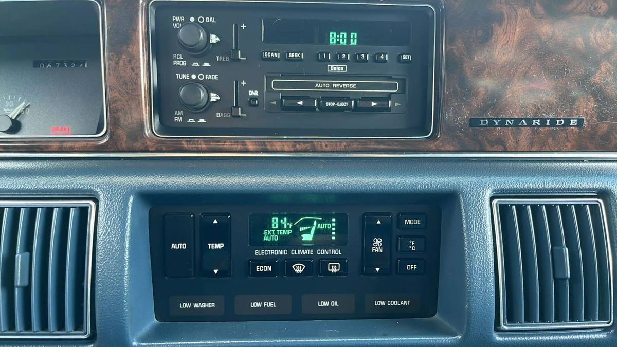 Buick-roadmaster-limited-1992-white-19