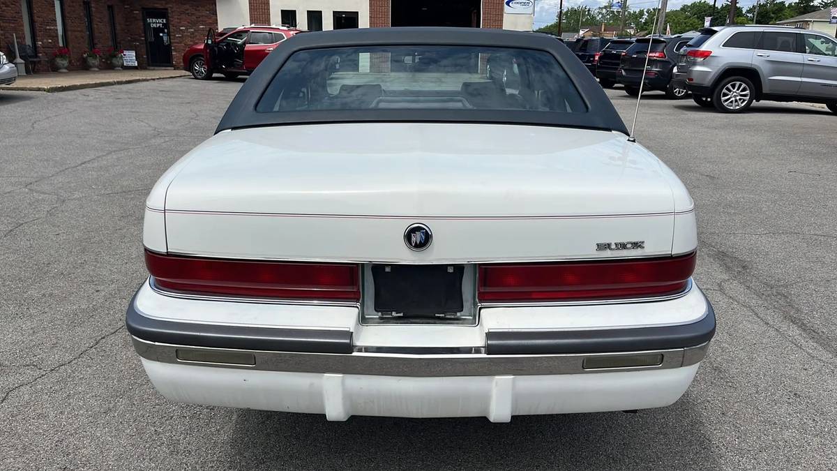 Buick-roadmaster-limited-1992-white-2