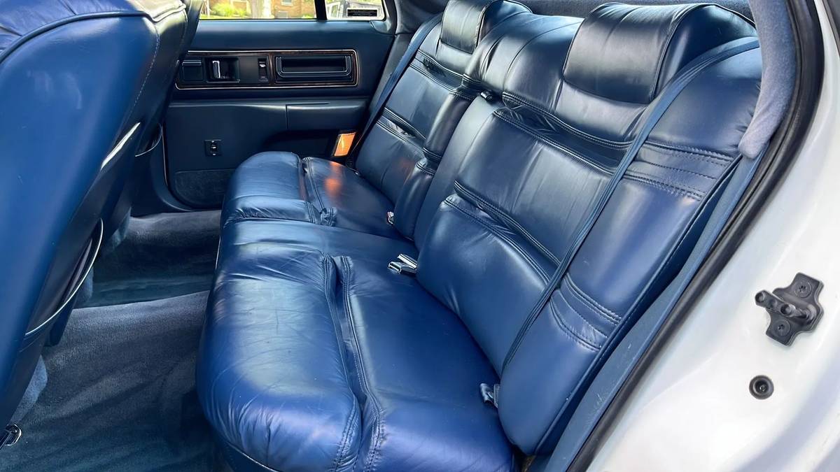 Buick-roadmaster-limited-1992-white-4