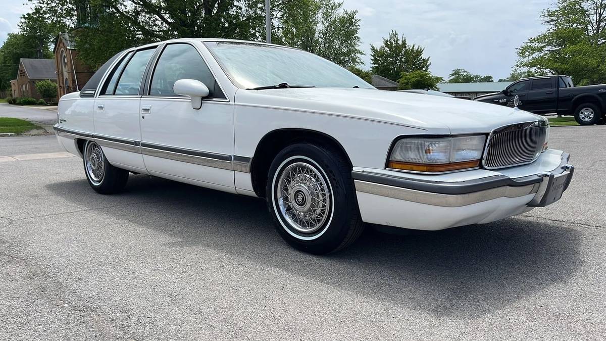 Buick-roadmaster-limited-1992-white
