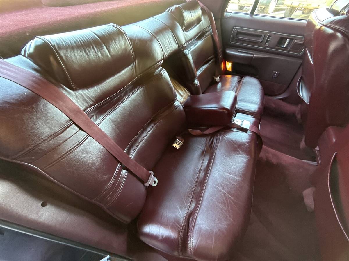 Buick-roadmaster-limited-1993-custom-17