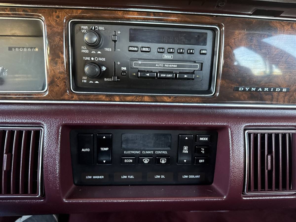 Buick-roadmaster-limited-1993-custom-8