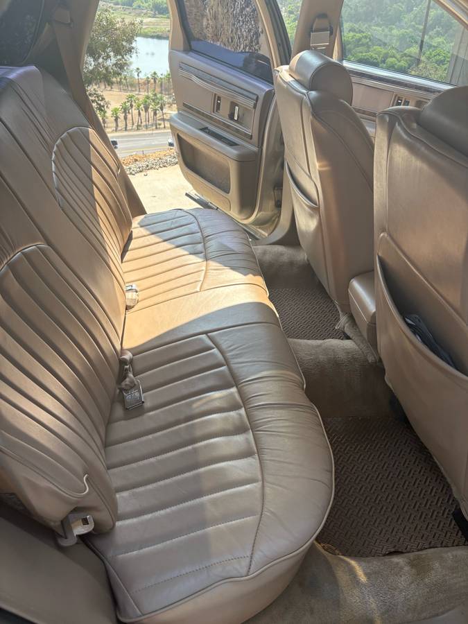 Buick-roadmaster-station-wagon-1995-5