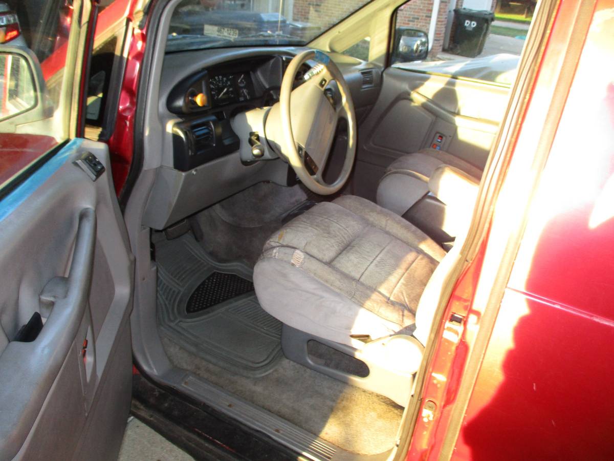 Burgandy-ford-aerostar-xlt-1994-purple-2
