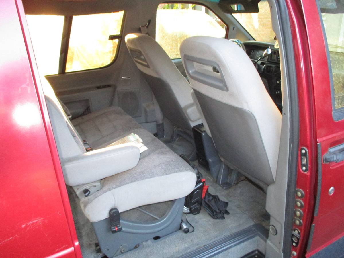 Burgandy-ford-aerostar-xlt-1994-purple-3