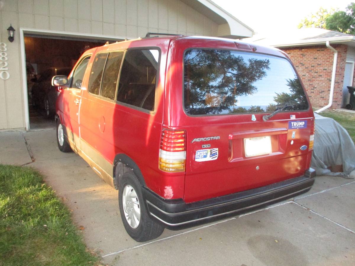 Burgandy-ford-aerostar-xlt-1994-purple-6
