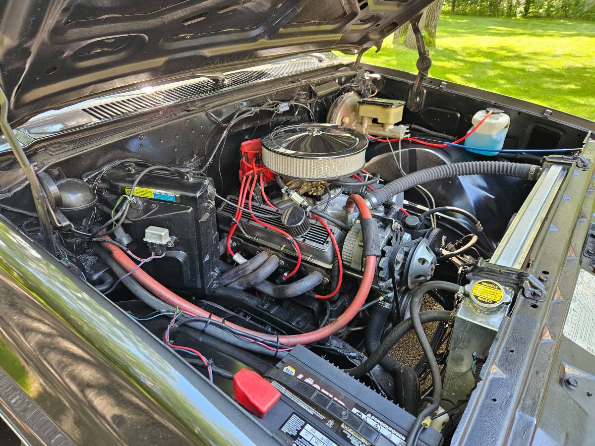 C10-chevy-short-box-1982-custom-2