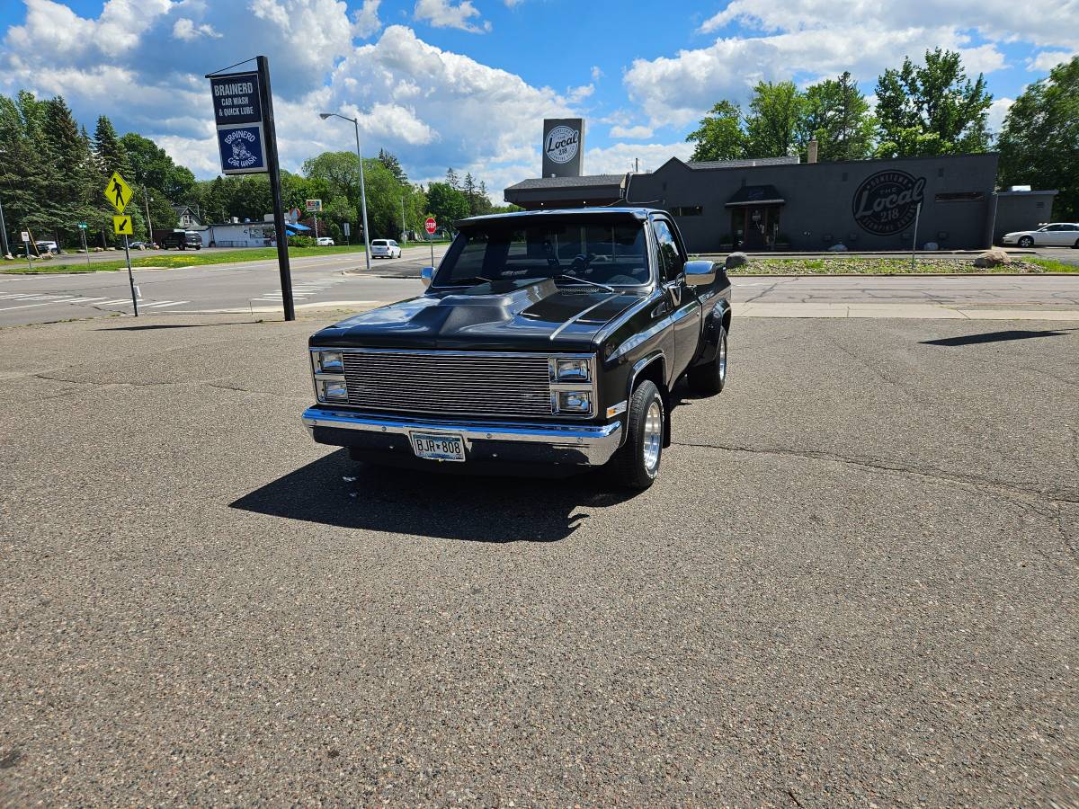 C10-chevy-short-box-1982-custom
