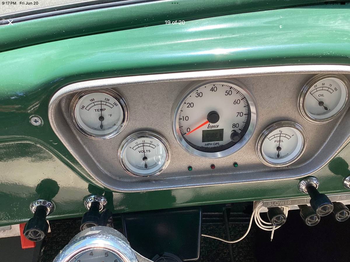 C600-ford-cabover-1955-green-18
