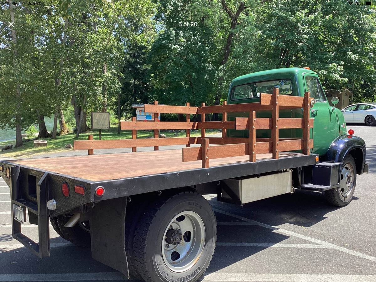 C600-ford-cabover-1955-green-4