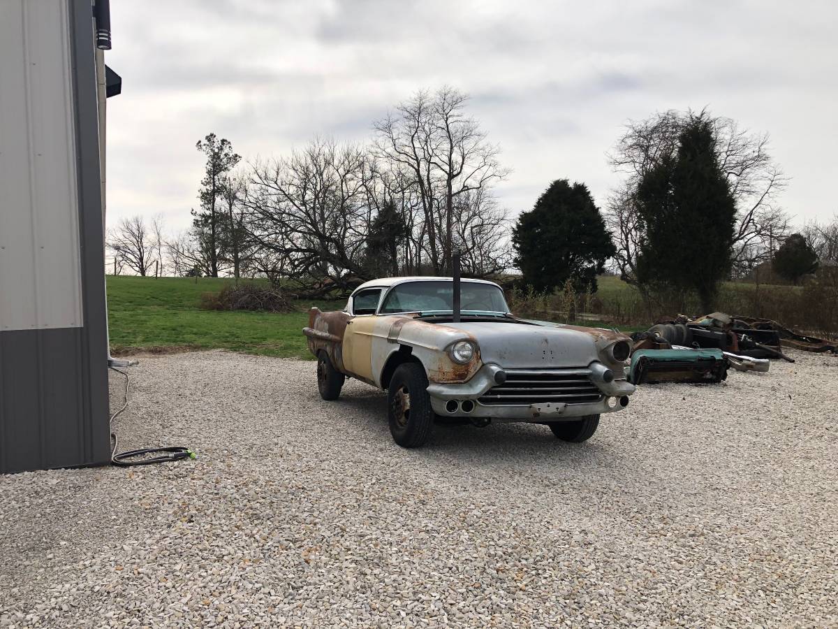 Caddy-coupe-deville-diesel-1957-3