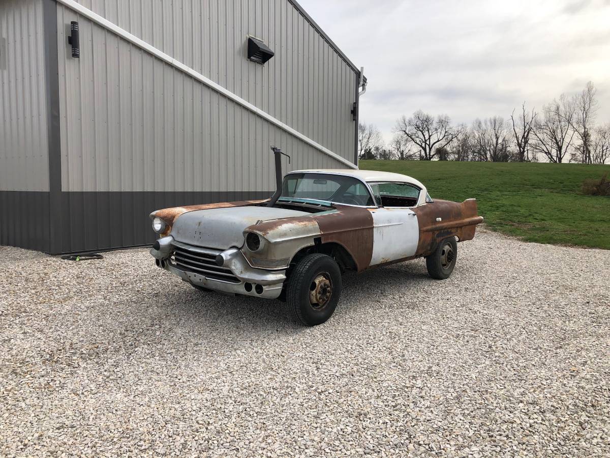 Caddy-coupe-deville-diesel-1957-4