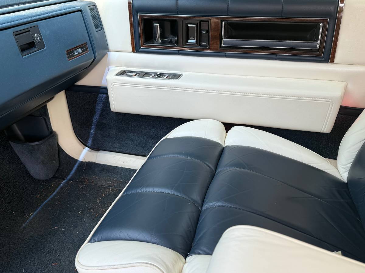 Cadillac-1988-white-5