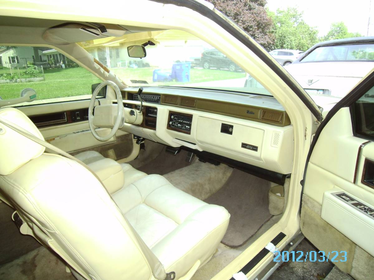 Cadillac-1991-yellow-3
