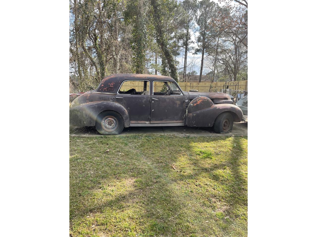Cadillac-2-dr-sedan-1939-None-None-1